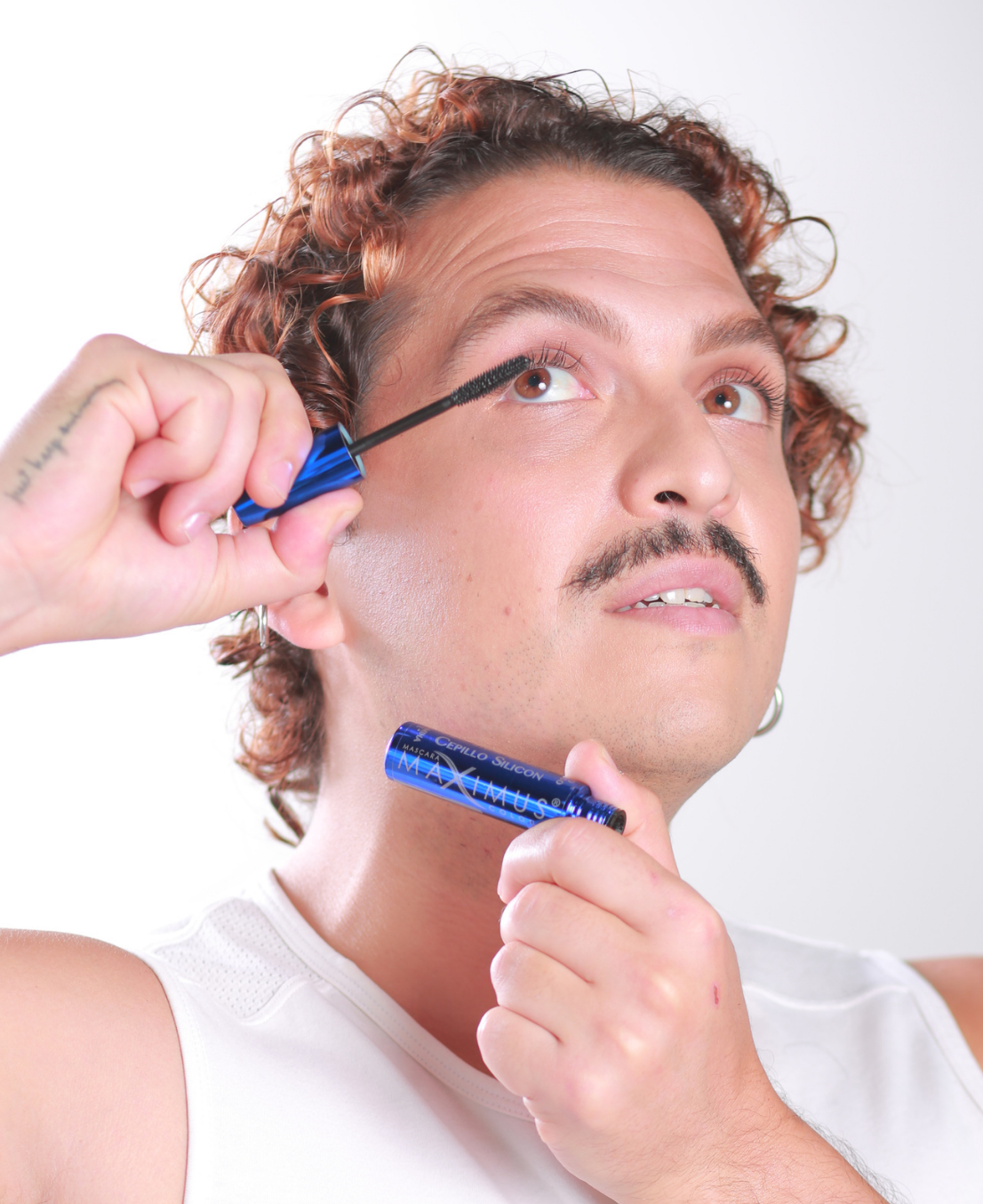 Rimel Vitamina E y microfibras con cepillo de silicón Maximus Colour